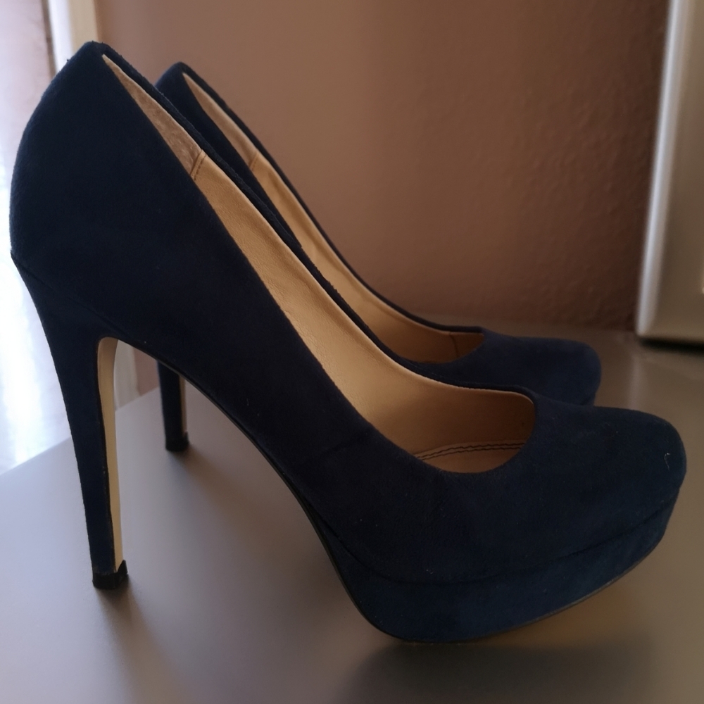 Shoes - Picture 2 of 6